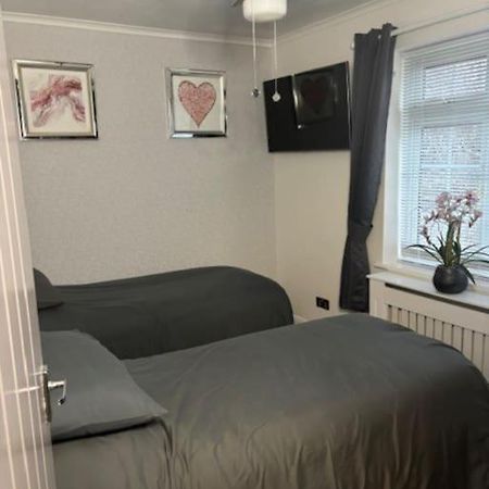 Clarke'S Airbnb Villa Worthing Exterior photo